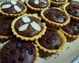 Foto langkah ke 1 dari resep Pie brownis ekonomis 1 telur buat ide bisnis.