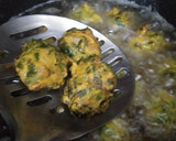 पालक मिक्स पकौड़ा (Palak mixed Pakoda recipe in hindi) रेसिपी चरण 5 फोटो