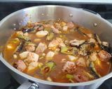 Foto del paso 3 de la receta: Arroz con pollo, mini-albóndigas y alcachofas
