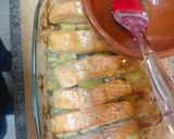Foto del paso 4 de la receta: Lomos de salmón al horno con salsa miel y mostaza y cama de patatas