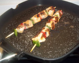 Foto del paso 2 de la receta: Pinchos de pollo y pimientos