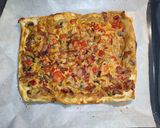 Foto del paso 11 de la receta: Empanada de hojaldre con bacon, cebolla, pimiento rojo, champiñones y nata para cocinar