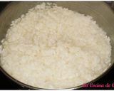 Foto del paso 1 de la receta: Arroz blanco con gulas y gambas