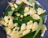 Hình bước làm 3 của món Cá nục bông kho thịt ba chỉ