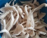 Foto langkah ke 1 dari resep Tumis jamur kuah pedes nikmat.