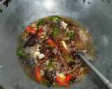 Foto langkah ke 6 dari resep Tumis Kangkung Jamur Kuping.