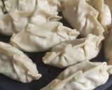 Foto del paso 5 de la receta: Gyozas de carne mixta y gambas