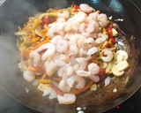 Foto del paso 4 de la receta: Espaguetis con gambas a la asiática