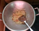 Foto langkah ke 2 dari resep Tumis Daun Singkong.