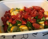 Une image de l'étape 5 de Courgettes jaunes aux tomates, poivrons verts et herbes de Provence.