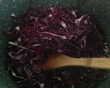 Foto del passaggio 1 della ricetta Spaghetti con cavolo viola, fonduta di gorgonzola e mollica piccante
