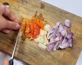Foto langkah ke 3 dari resep Tumis Pare Cumi Asin.