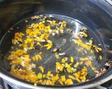 A picture of step 3 of Quick ginger and garlic soup.