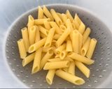Foto del paso 1 de la receta: Pasta con pollo, espinacas y queso ricotta 🍝🥬🐔