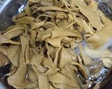 Hình bước làm 3 của món Măng khô hầm giò heo
