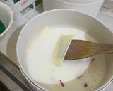 Foto langkah ke 2 dari resep Indomie Susu Pedas.
