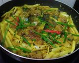 Hình bước làm 3 của món Cá thu Nhật kho măng