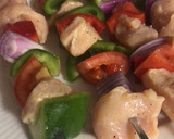 Foto del paso 3 de la receta: Pinchos de pollo para grill