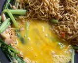 Foto langkah ke 4 dari resep Mie Telur Goreng Cap 3 Ayam.