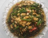 Foto langkah ke 8 dari resep Tumis Pakis Pedas.