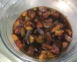 Une image de l'étape 4 de Compote de prunes au curaçao et sucre punjabi.