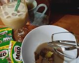 Foto langkah ke 2 dari resep Indocafe coffeemix with milo dalgona topping.