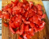 Une image de l'étape 4 de Salade de pâtes au porc, tomates, champignons, feta et cornichons.