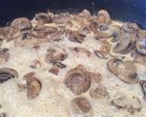A picture of step 6 of Garlic Creamed Mushrooms.