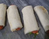 Foto langkah ke 2 dari resep Roti Gulung Sosis.