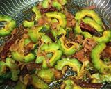 Gambar langkah 2 resipi Peria & Tempe Varuval (VEGETARIAN).