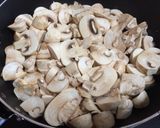 Foto langkah ke 2 dari resep Russian Beef Stroganoff.