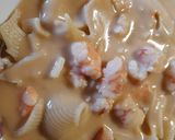 Foto del paso 3 de la receta: Lumaconi rellenos de ragú de setas y velouté de marisco