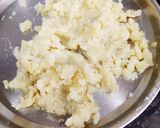 A picture of step 2 of Stuffed sooji balls.