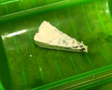 Foto del paso 1 de la receta: Salsa Roquefort sin nata ni mantequilla en estuche Lékué al microondas