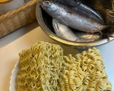 Foto langkah ke 1 dari resep Mie ikan laut pedas.