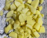 A picture of step 3 of Potato eggs bhujiya.