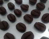 Foto langkah ke 5 dari resep Coffee bean cookies (kue kering kopi).