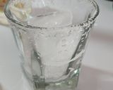 A picture of step 3 of Pineapple Margarita.