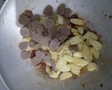 Foto langkah ke 3 dari resep Tumis Putren Bakso Pedas.