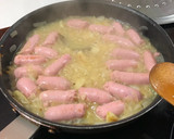 Foto del paso 2 de la receta: Salchichas de Pollo frescas en salsa (con Vino Blanco)