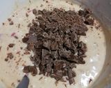 Foto del paso 3 de la receta: Queque de plátano, frutilla y chocolate picado