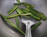 A picture of step 2 of Veldt Grape (Adamant Creeper) Chutney.