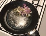 Foto langkah ke 5 dari resep Makanan AnakNasi Goreng Udang.