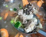Foto langkah ke 5 dari resep Sup Tulangan Ayam Simpel.