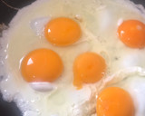 Foto del paso 2 de la receta: Huevos estrellados