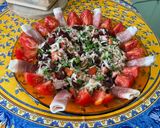 Une image de l'étape 13 de Salade de tomates, betteraves rouges, courgette et persil aux deux jambons.