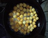 Foto langkah ke 4 dari resep Kentang Telur Goreng.