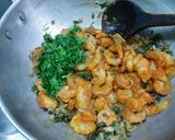 A picture of step 3 of Hariyali Prawns or Prawns with Spring Onions.