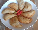 Foto langkah ke 4 dari resep Cireng isi sosis pedas.