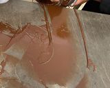 Foto del paso 4 de la receta: Bombones de chocolate rellenos mazapán